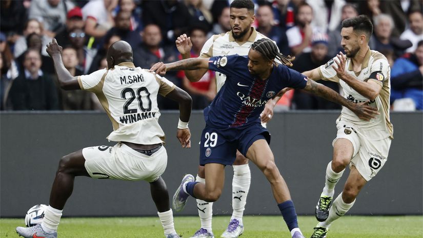 Barcola of PSG in action against Lens (©REUTERS/Benoit Tessier)