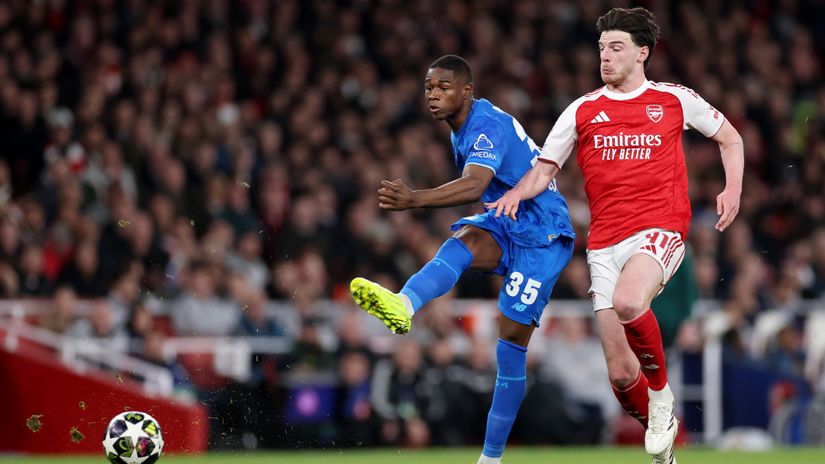 Kofane in action against Arsenal (©Getty Images)