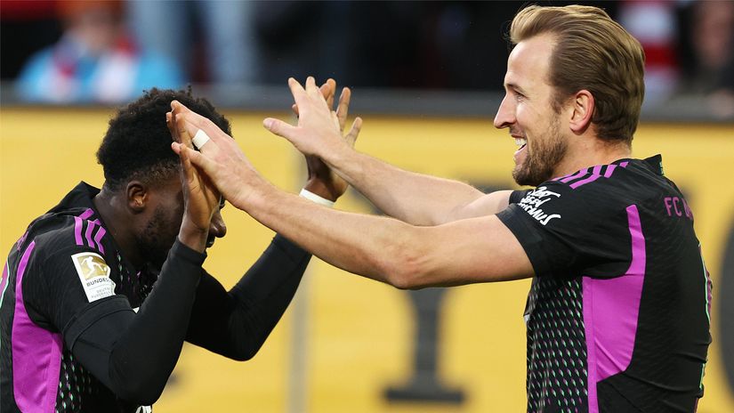 Davies and Kane celebrate for Bayern (©Alexander Hassenstein/Getty Images)