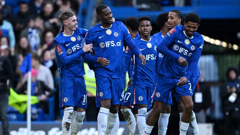 Chelsea players celebrating the goal (©Getty Images)