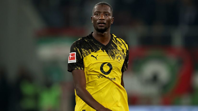 A man on his way out of Dortmund (©Alexander Hassenstein/Getty Images)