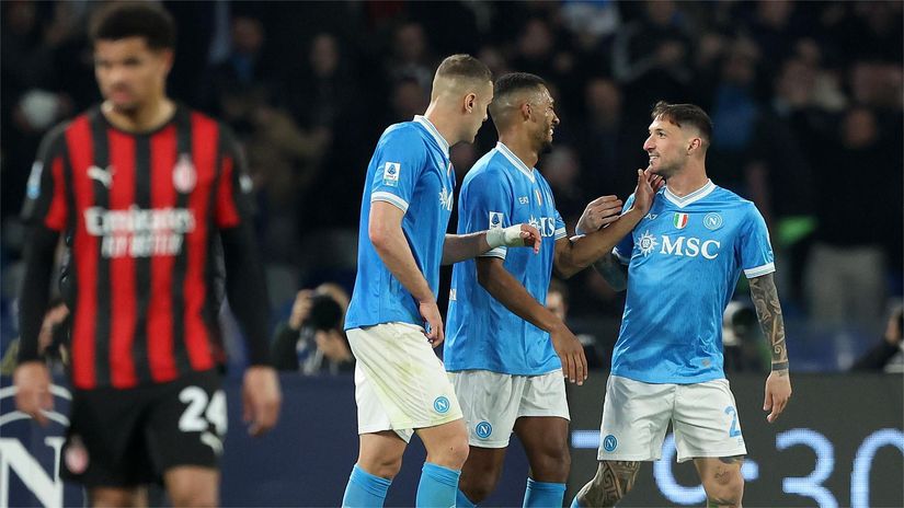 Politano (right) celebrates the winner with his teammates (©Francesco Pecoraro/Getty Images)