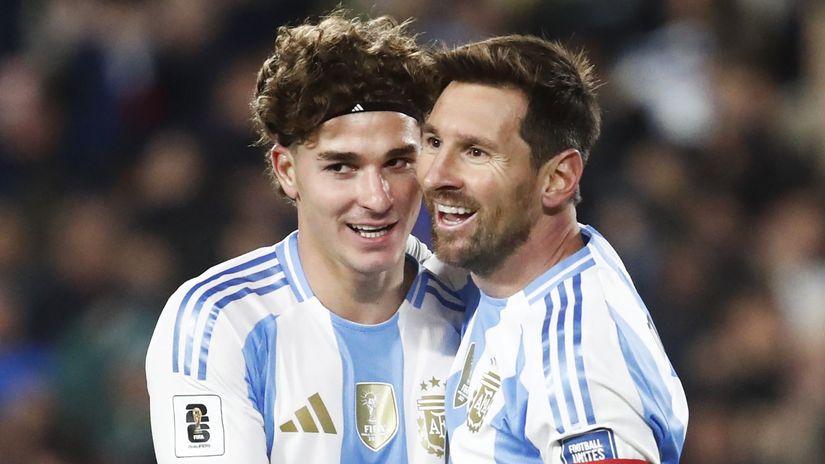 Alvarez and Messi with the Argentina national team (©Marcos Brindicci/Getty Images)