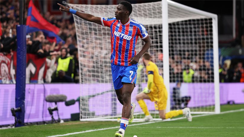 Ismaila Sarr of Crystal Palace celebrates scoring his team's third goal (©Ryan Pierse/Getty Images)