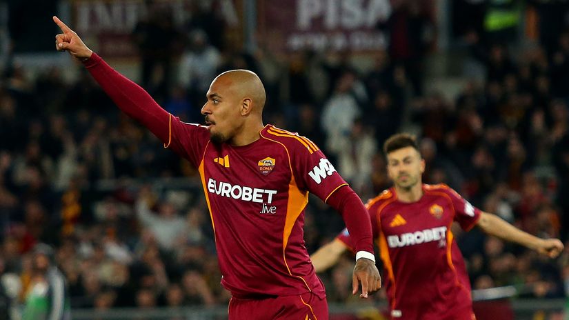 Donyell Malen celebrating the goal (©Getty Images)