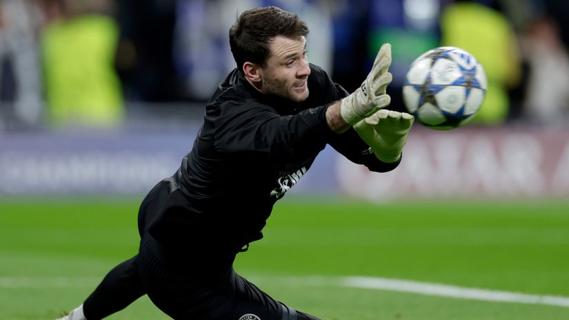 City extend deal with keeper who hasn't played a game in almost four years?!