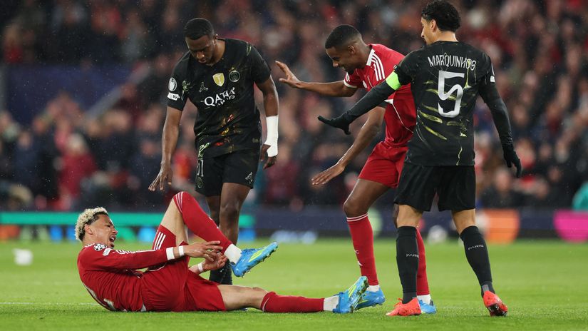 Hugo Ekitike on the ground (©Getty Images)