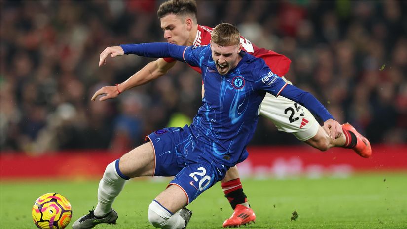 Palmer in action against Ugarte of Manchester United (©Carl Recine/Getty Images)