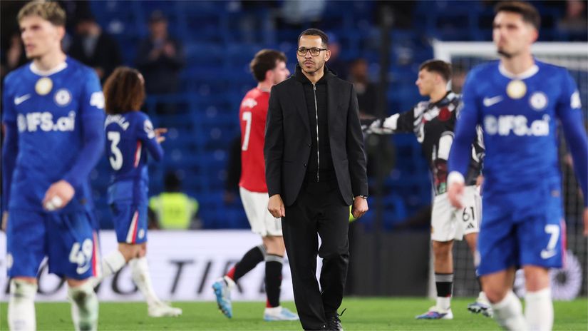 Rosenior and his players after the loss to Manchester United (©Julian Finney/Getty Images)