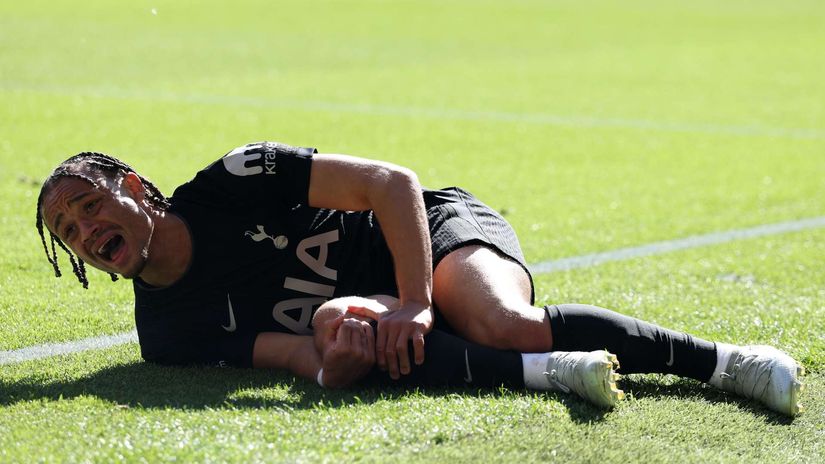 Xavi Simons in pain after picking up the horrible injury (©Michael Steele/Getty Images)