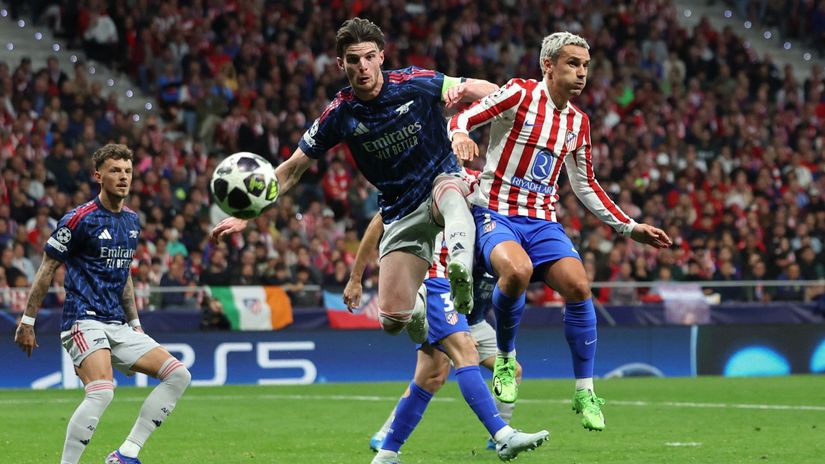 Declan Rice of Arsenal and Antoine Griezmann of Atletico in an aerial duel (©Reuters/Violeta Santos Moura/Gallo Images)