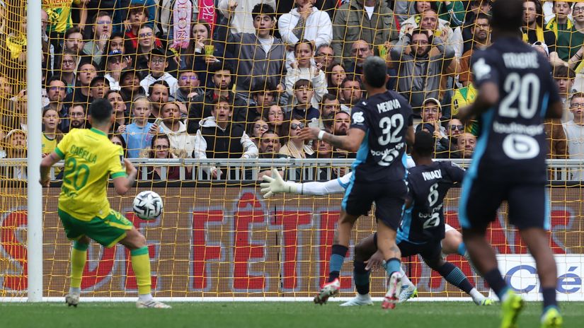 Remy Cabella scores against OM today (©AFP)