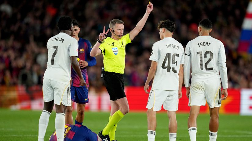 Los Blancos were anything but satisfied with the officiating in yesterday's El Clasico (©Alex Caparros/Getty Images)