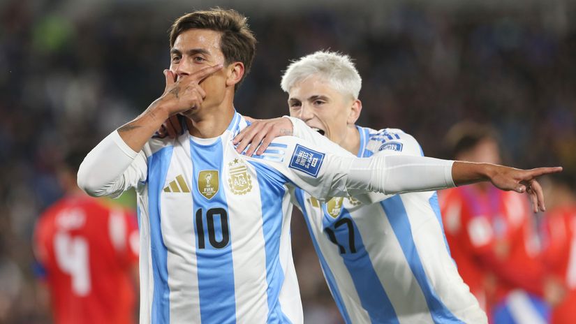 Paulo Dybala and Alejandro Garnacho with the Argentina national team (©Daniel Jayo/Getty Images)