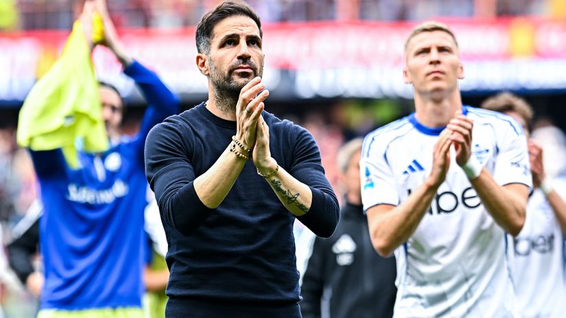 Cesc with his Como players (©Simone Arveda/Getty Images)