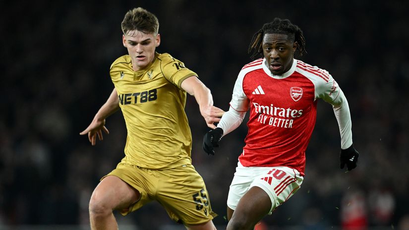 Eberechi Eze in action for Arsenal against Justin Devenny of Crystal Palace, last December (©Clive Mason/Getty Images)