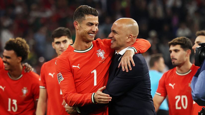 Cristiano Ronaldo and Roberto Martinez (©Getty Images)