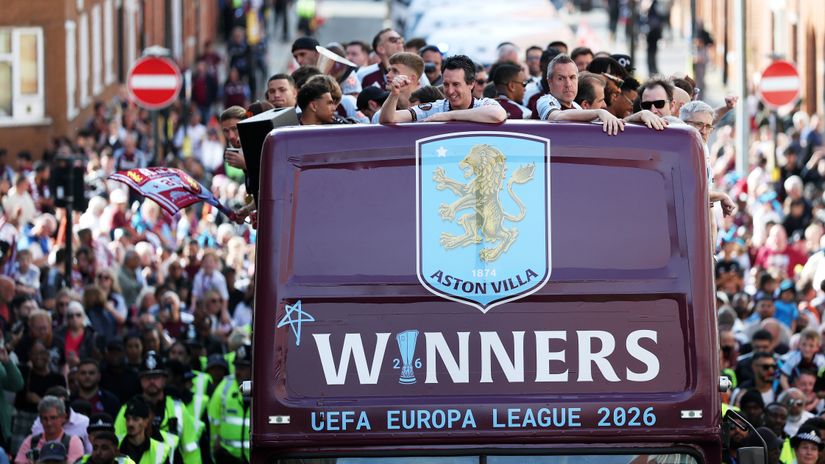 Aston Villa trophy parade (©Getty Images)