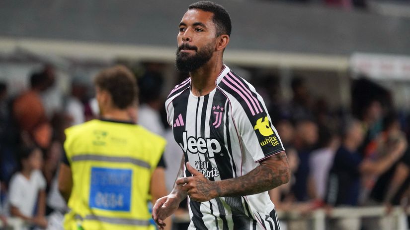 Douglas Luiz (©AFP)