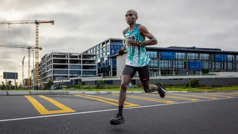 Eliud Kipchoge running this year's Cape Town Marathon 