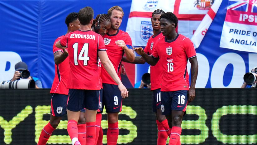 England players celebrating the goal (©Getty Images)