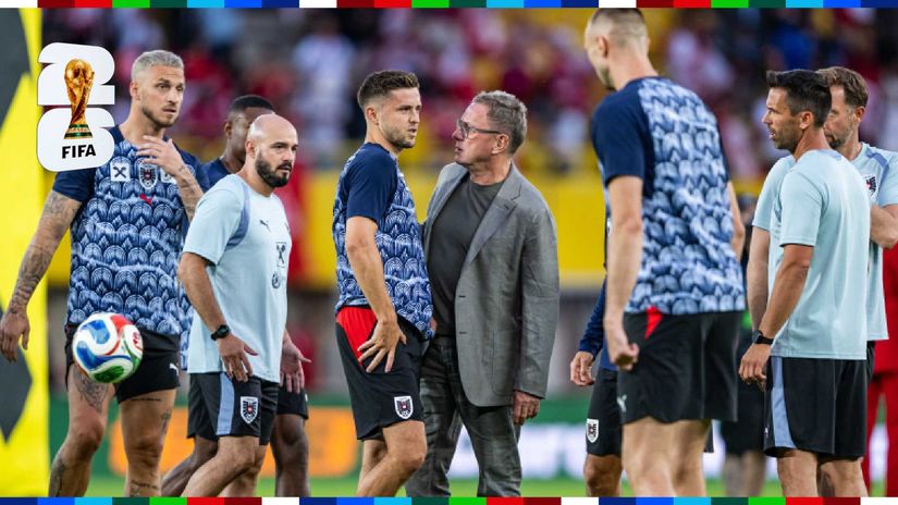 Rangnick with his Austrian players (©Christian Bruna/Getty Images)