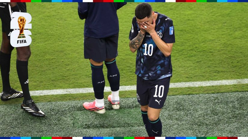 Almiron in disbelief after being sent off (©Stu Forster/Getty Images)