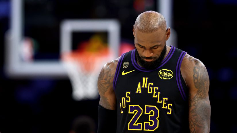 LeBron ends his LAL tenure (©Luke Hales/Getty Images)