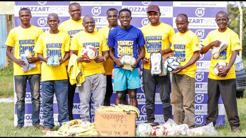 Ian Simiyu and members of Nzoia Sportiff © Cyprian Aluda