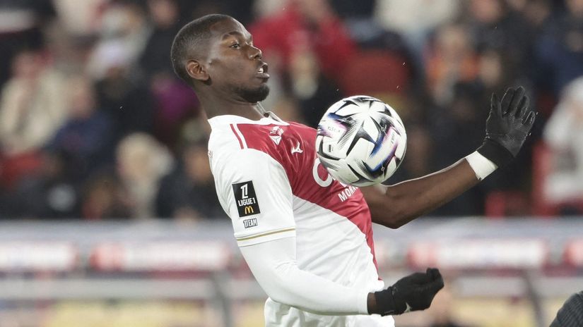 Paul Pogba in action during one of his rare appearances for Monaco (©AFP)