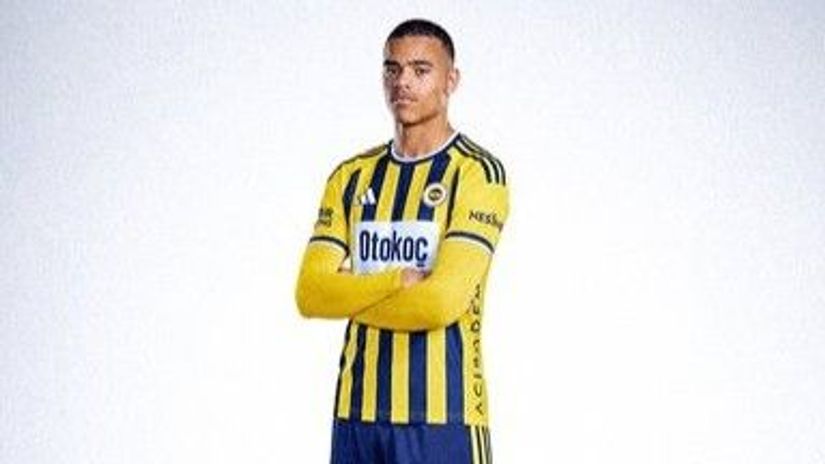 Mason Greenwood dons Fenerbahce's yellow and navy (©x.com/Fenerbahce_EN)
