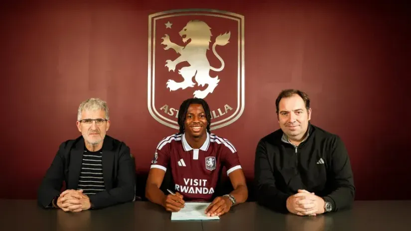Manzambi signs a contract with Villa (©X/AstonVilla)