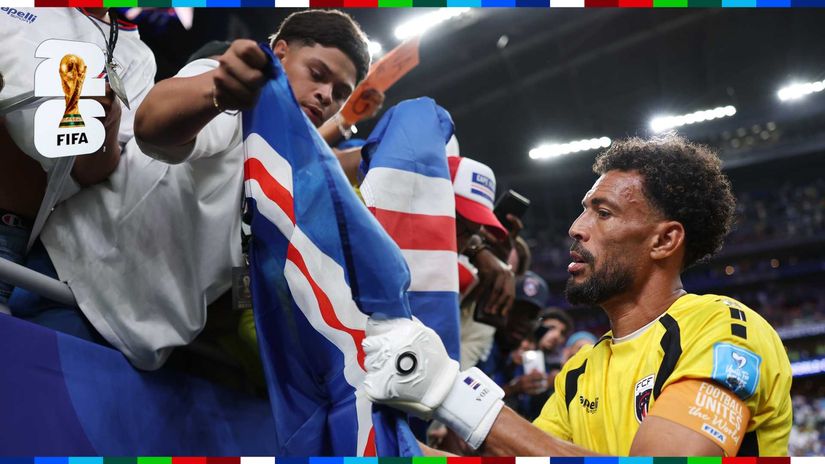 Vozinha signs autographs for fans during the World Cup (©Michael Steele/Getty Images)