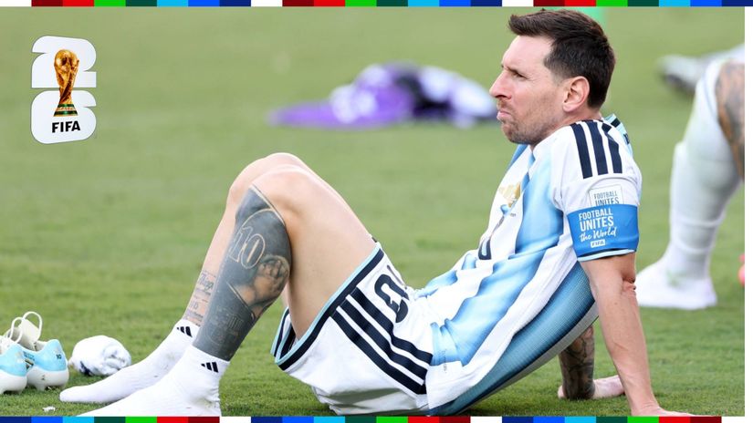 Messi sits on the ground following the defeat against Spain (©Dan Mullan/Getty Images)