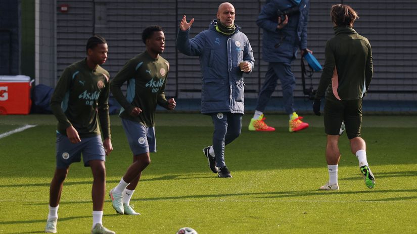 Guardiola giving instructions during a Man City training (©Action Images via Reuters/Lee Smith)