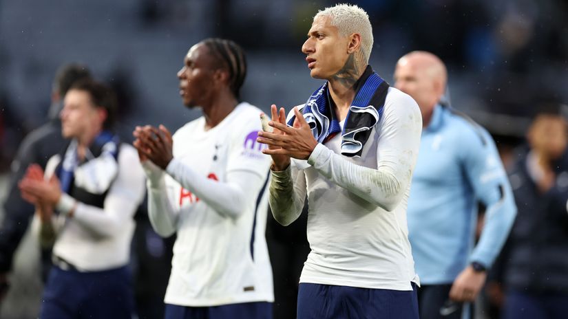 Richarlison and his teammates after today's match (©Fiona Goodall/Getty Images)