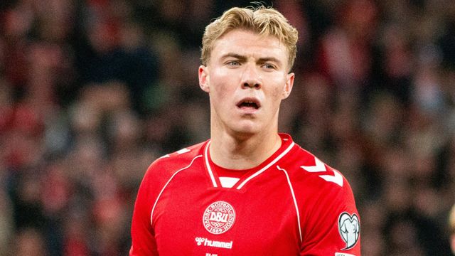 Rasmus Hojlund representing Denmark (©AFP)