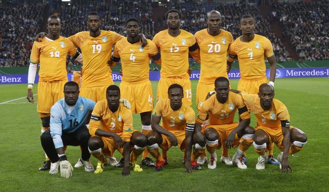 Sekou Cisse (#18) and Cheick Tiote (#21) representing the Ivory Coast (©Reuters/Wolfgang Rattay/Gallo Images)