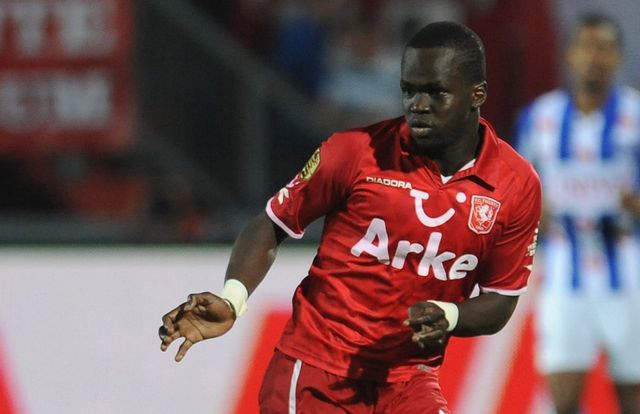 Tiote in action for Twente, in 2010 (©Valerio Pennicino/Getty Images)