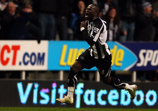 Tiote celebrating THE goal (©Richard Heathcote/Getty Images)