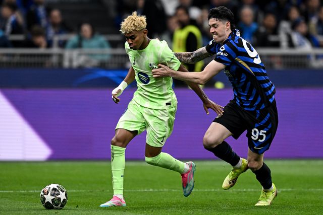 Bastoni in a duel with Barca's Lamine Yamal last night (©Image Photo Agency/Getty Images/Gallo Images)