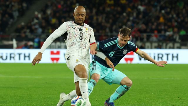 Jordan Ayew in action against Kimmich (©Getty Images)