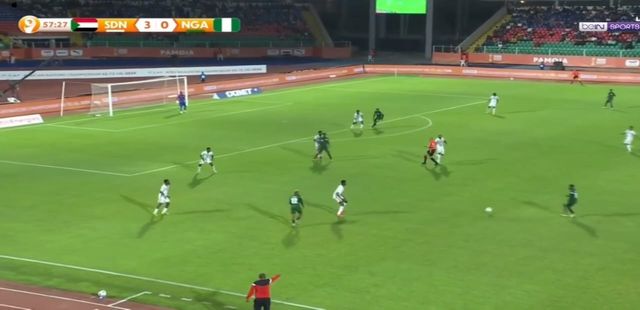 Sudan's makeshift back 5 with midfielder dropping to cover 1 of the 2 Nigeria strikers avoiding 1v1 in the backline