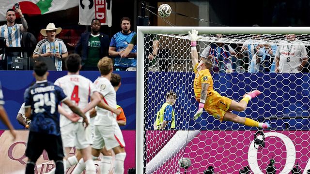 The ball came so close to ending up in the net (©Getty Images)