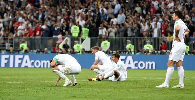 Devastated England players after the defeat (©Clive Rose/Getty Images)