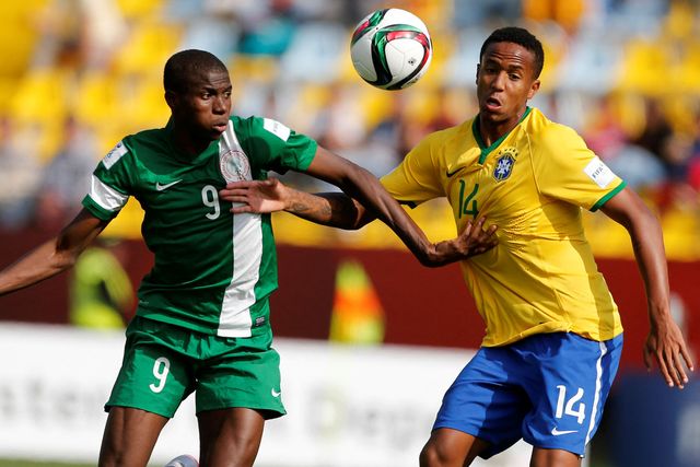 Osimhen in action for Nigeria against Eder Militao of Brazil at the U-17 FIFA World Cup, in 2015 (©AFP)