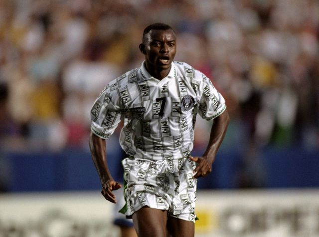 Finidi George in the Super Eagles' 1994 kit (©Shaun Botterill/Allsport/Getty Images)
