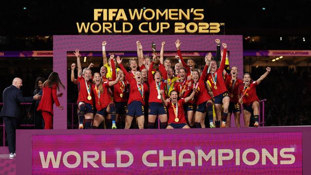 The Spain women's national team with the 2023 World Cup title (©Getty Images)