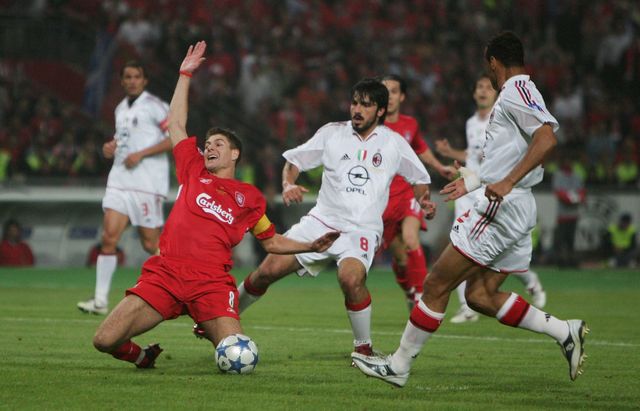 Gerrard in a duel with Milan's Gattuso and Cafu during the 2005 final (©Mike Hewitt/Getty Images)