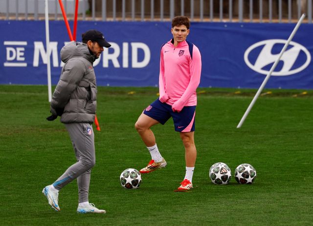 Simeone and Alvarez during training (©Reuters/Susana Vera/Gallo Images)